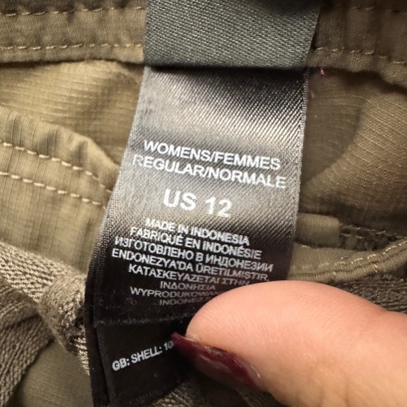 The North Face Women's Convertible Pants Olive - Picture 6 of 14